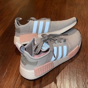 (Off brand) Adidas tennis shoes in great condition